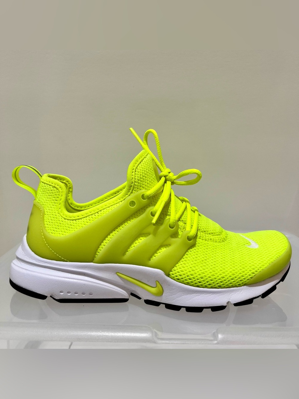 Women’s Nike Air Presto Sneakers Neon Yellow US 5